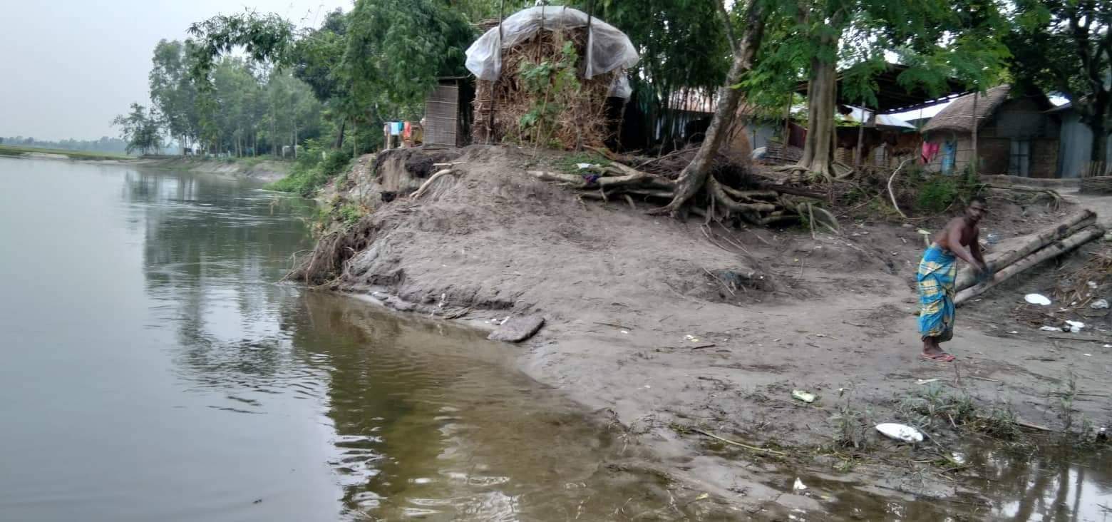 ডিমলায় ঘর বাড়ি কেড়ে নিল সর্বগ্রাসী নদী।